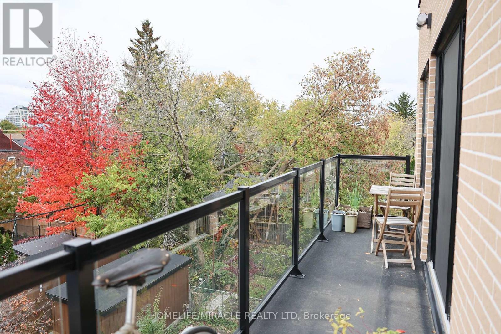 8 - 1103 Dufferin Street, Toronto, Ontario  M6H 4B5 - Photo 10 - W12656516