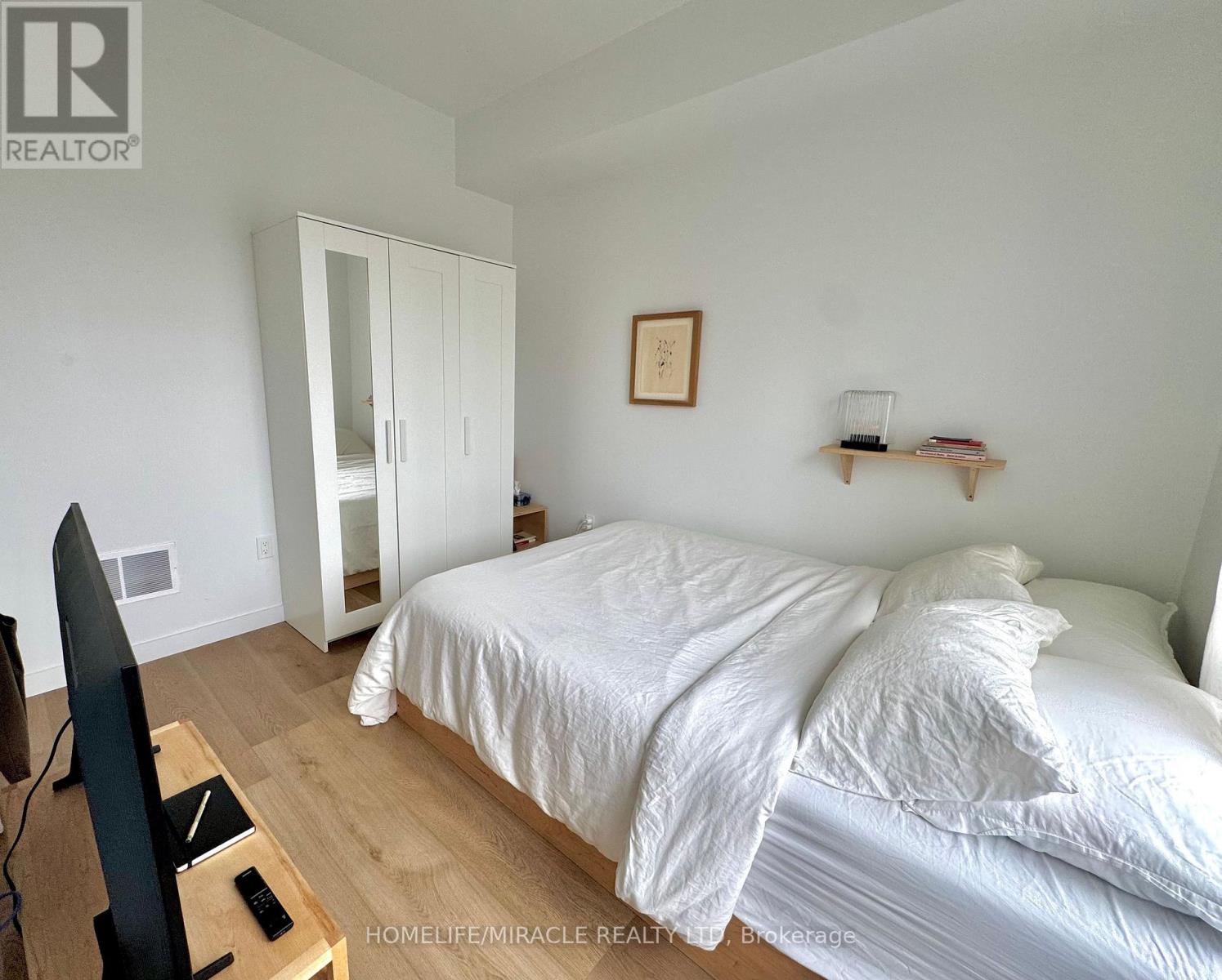 8 - 1103 Dufferin Street, Toronto, Ontario  M6H 4B5 - Photo 4 - W12656516