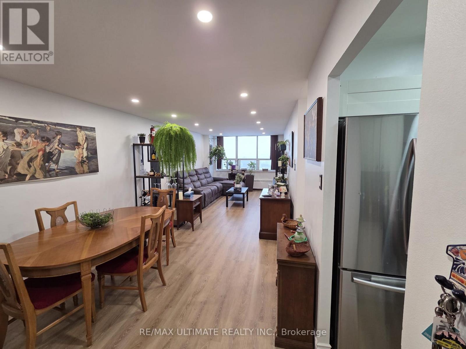 2305 - 390 Dixon Road, Toronto, Ontario  M9R 1T4 - Photo 4 - W12656530