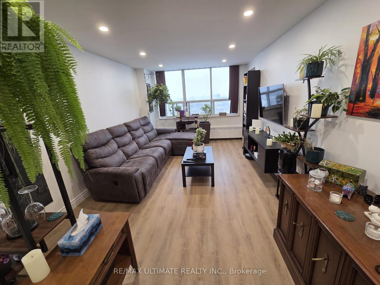 2305 - 390 Dixon Road, Toronto, Ontario  M9R 1T4 - Photo 6 - W12656530