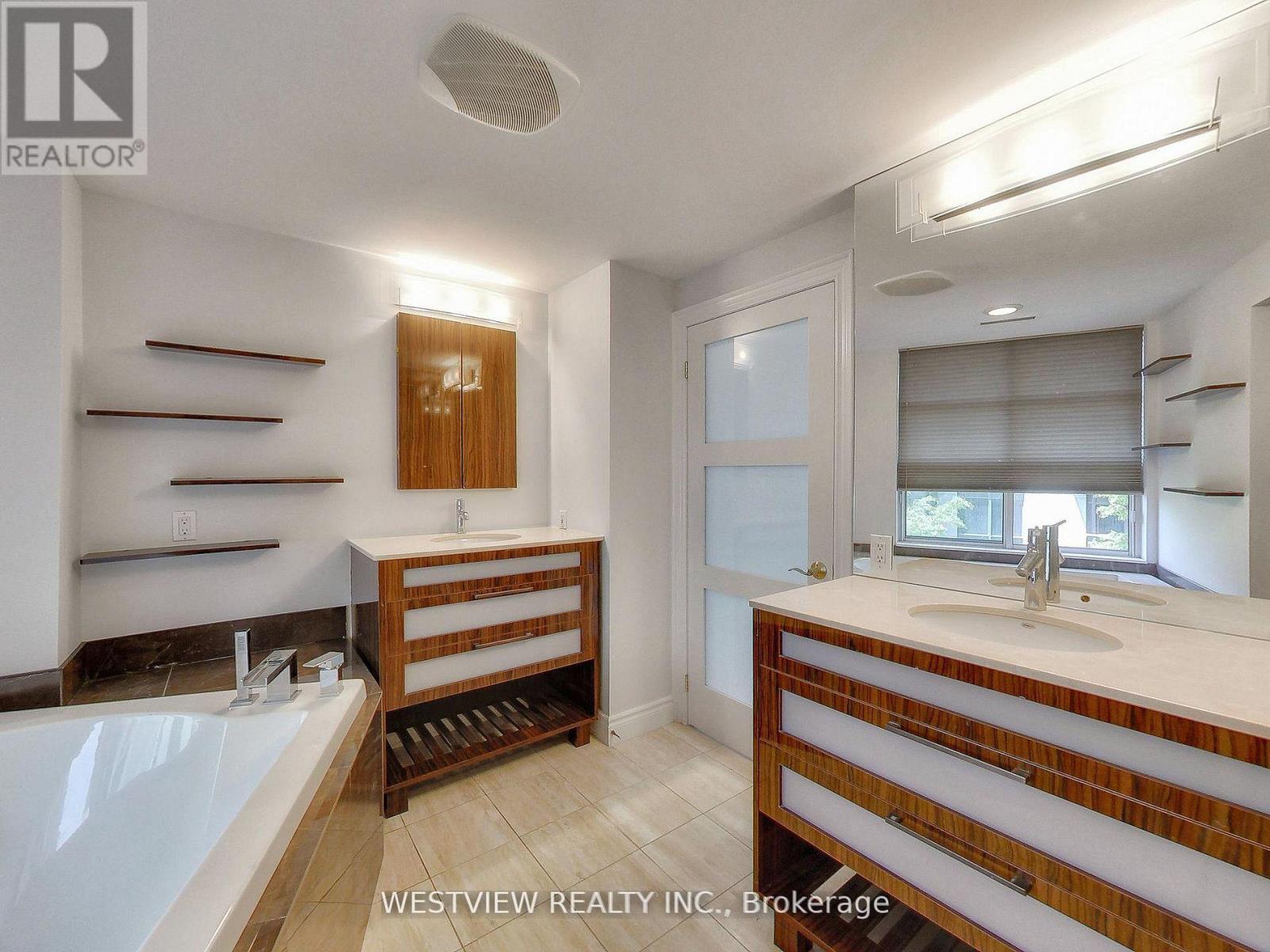 116 - 2111 Lake Shore Boulevard, Toronto, Ontario  M8V 4B2 - Photo 32 - W12656568