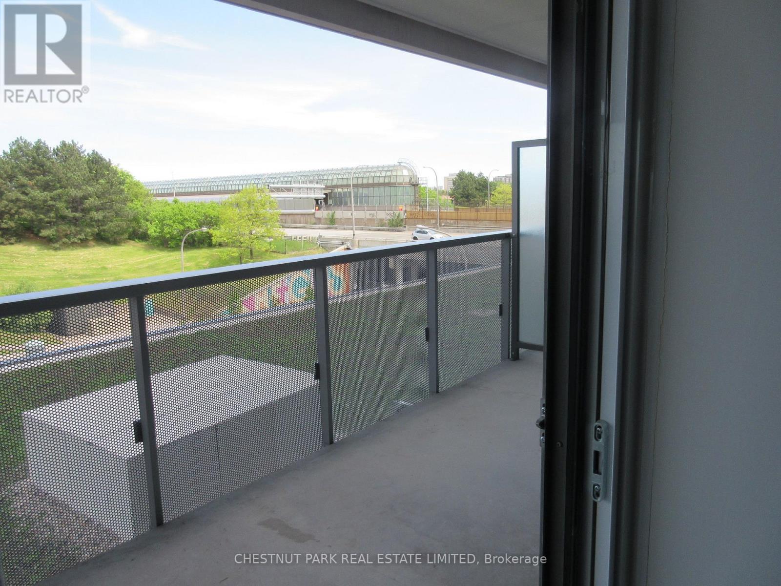 411 - 160 Flemington Road, Toronto, Ontario  M6A 0A9 - Photo 9 - W12656622