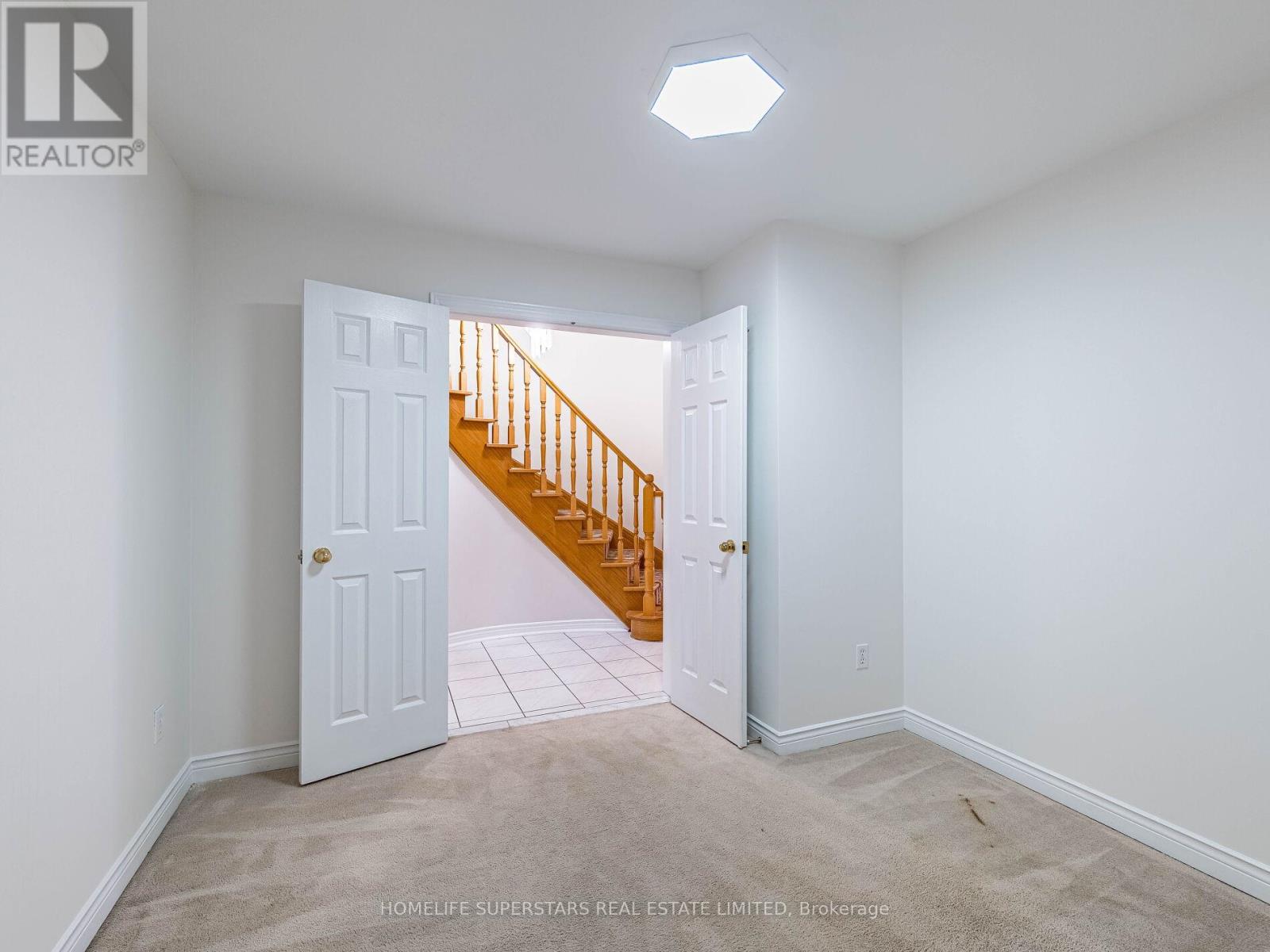 54 Hollybush Street, Brampton, Ontario  L6R 1A6 - Photo 10 - W12656650