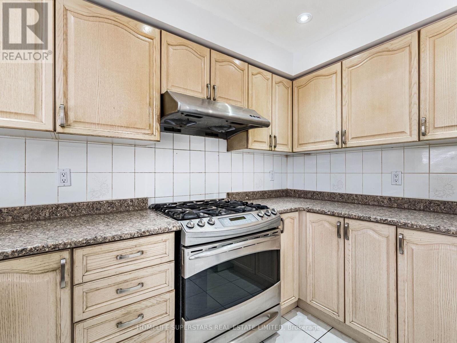 54 Hollybush Street, Brampton, Ontario  L6R 1A6 - Photo 16 - W12656650