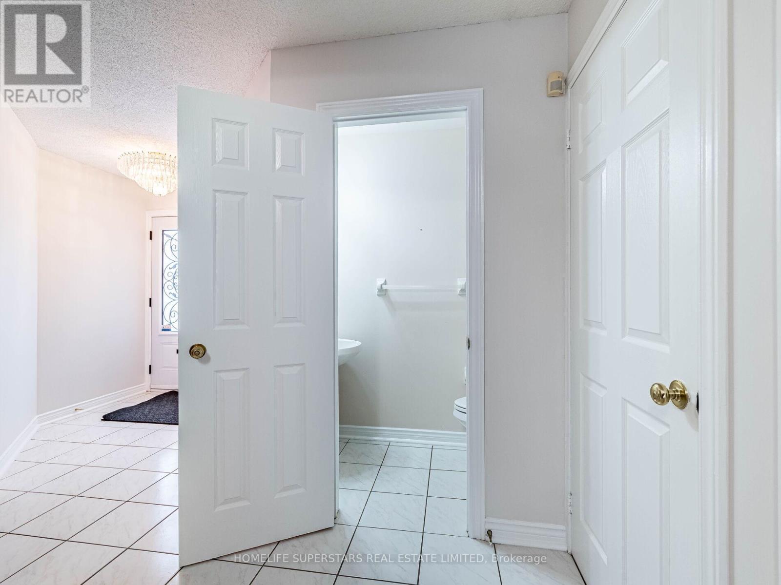 54 Hollybush Street, Brampton, Ontario  L6R 1A6 - Photo 18 - W12656650