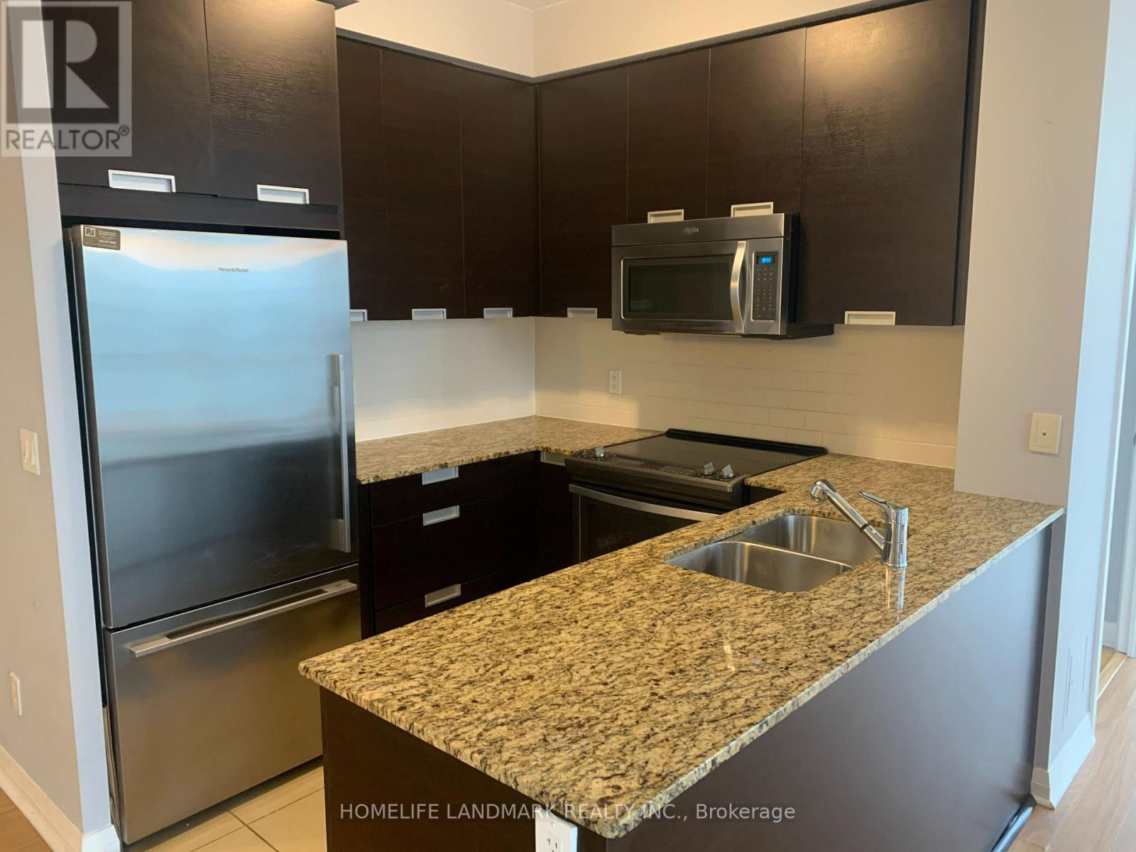 802 - 55 Eglinton Avenue W, Mississauga, Ontario  L5R 0E4 - Photo 4 - W12656672