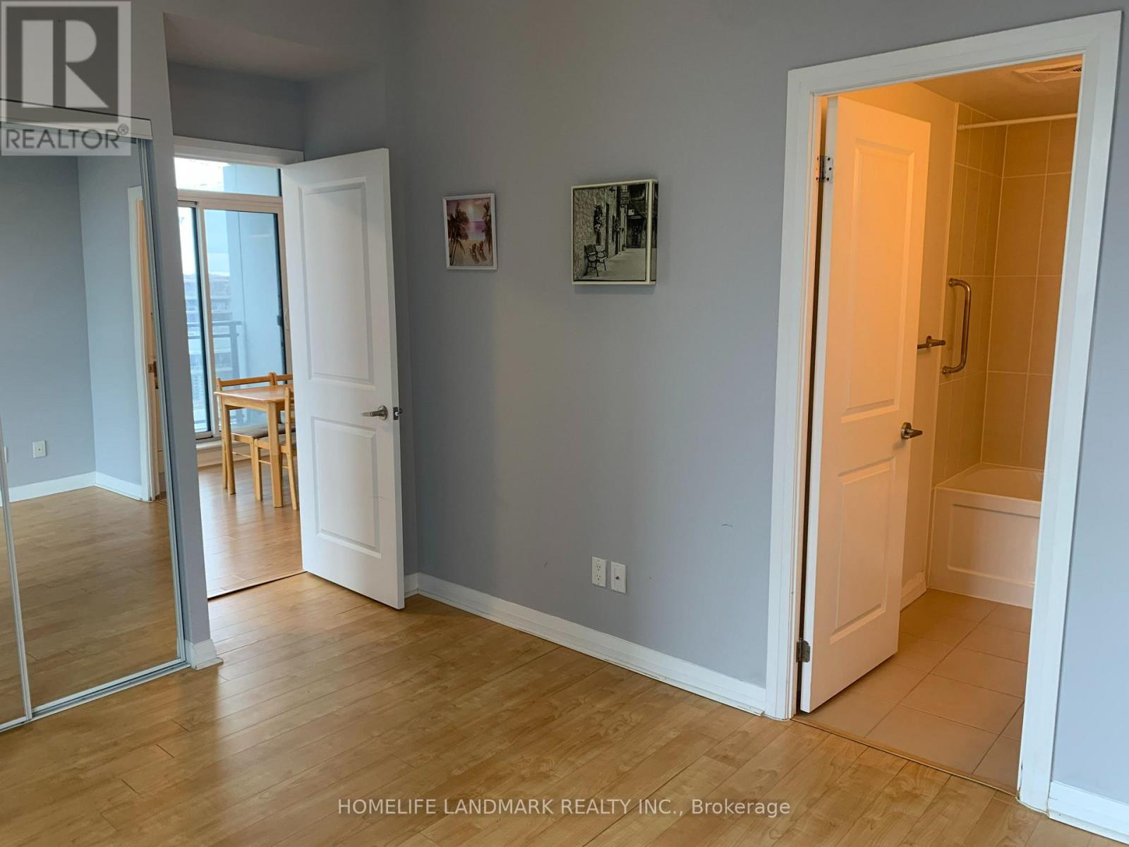 802 - 55 Eglinton Avenue W, Mississauga, Ontario  L5R 0E4 - Photo 9 - W12656672