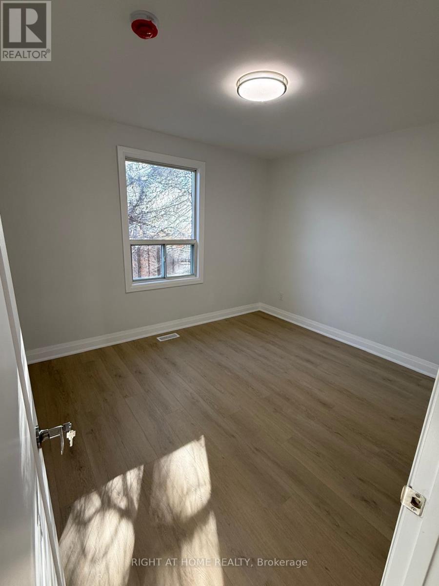 Main - 156 Westside Drive, Oakville, Ontario  L6K 1P3 - Photo 10 - W12656684