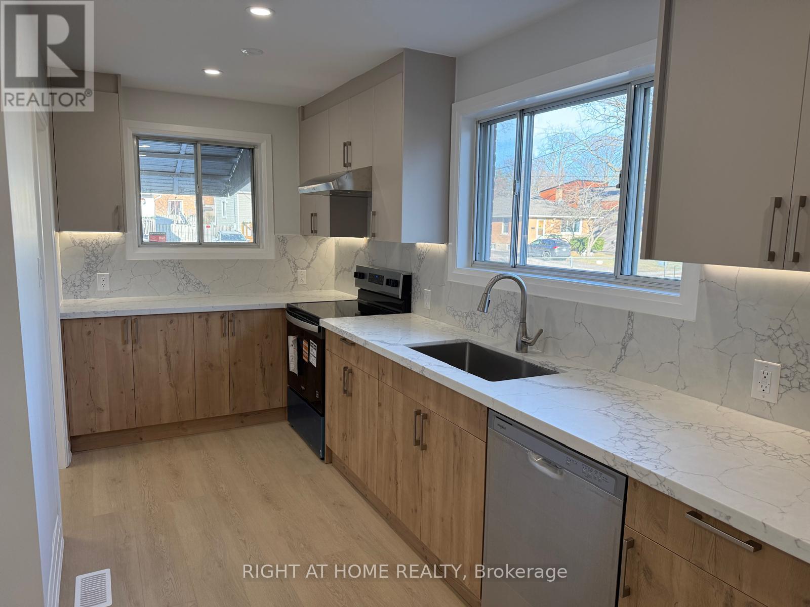 Main - 156 Westside Drive, Oakville, Ontario  L6K 1P3 - Photo 2 - W12656684