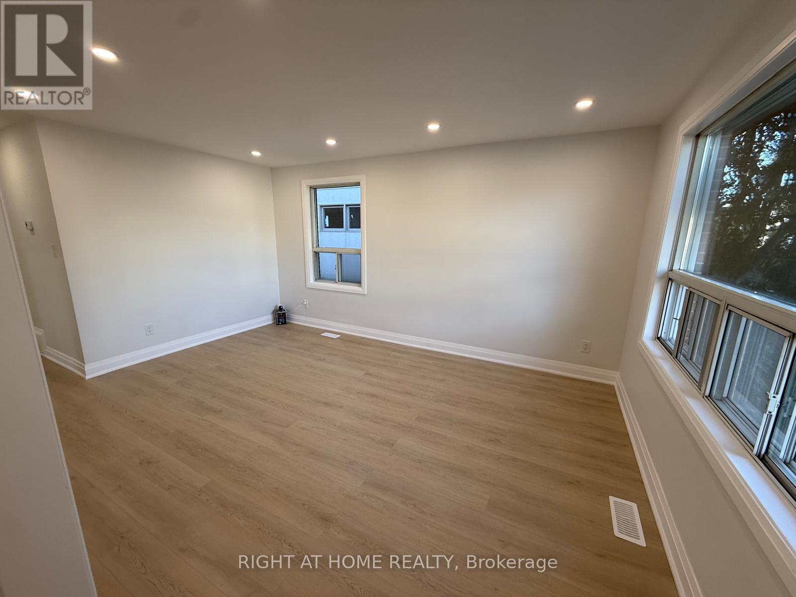 Main - 156 Westside Drive, Oakville, Ontario  L6K 1P3 - Photo 4 - W12656684