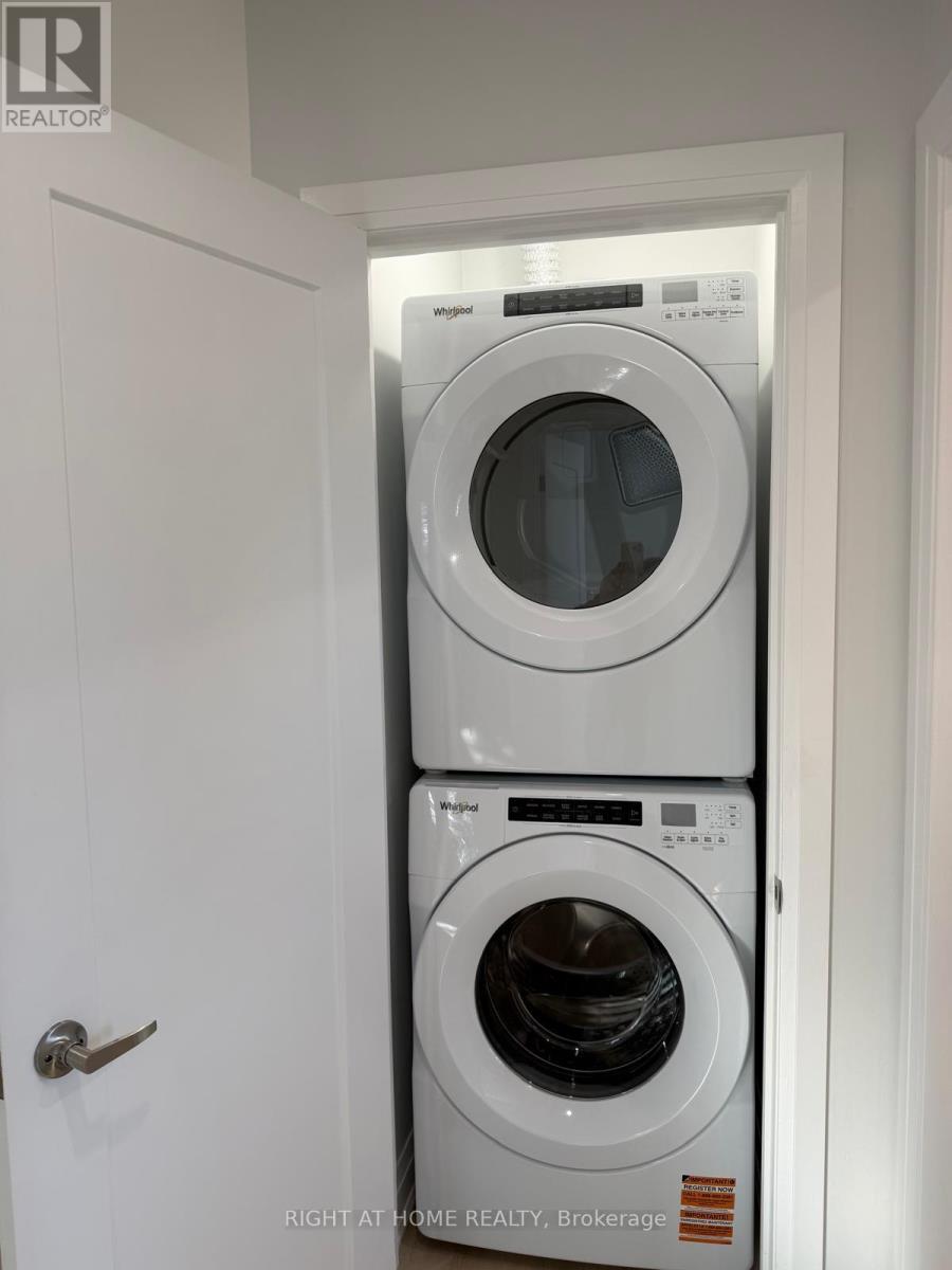 Main - 156 Westside Drive, Oakville, Ontario  L6K 1P3 - Photo 7 - W12656684