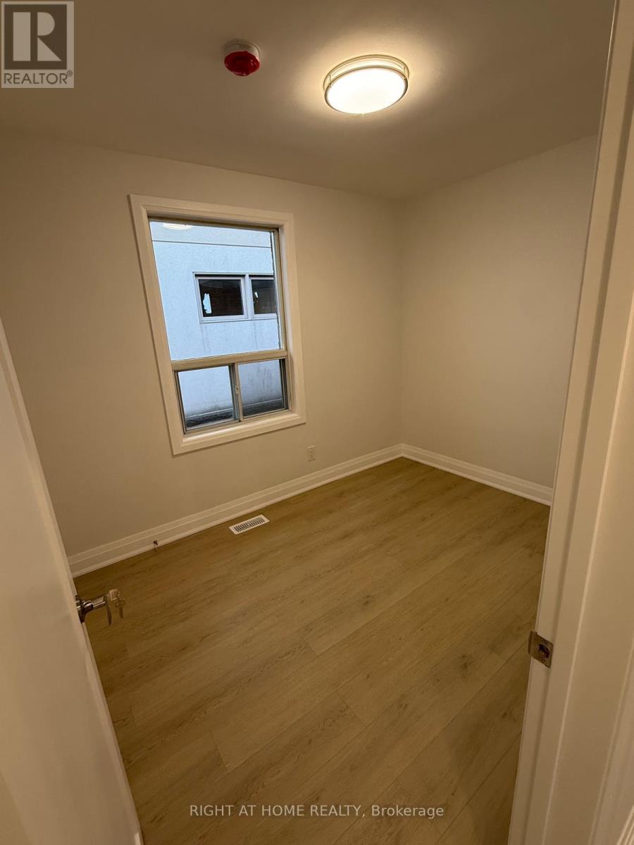 Main - 156 Westside Drive, Oakville, Ontario  L6K 1P3 - Photo 8 - W12656684