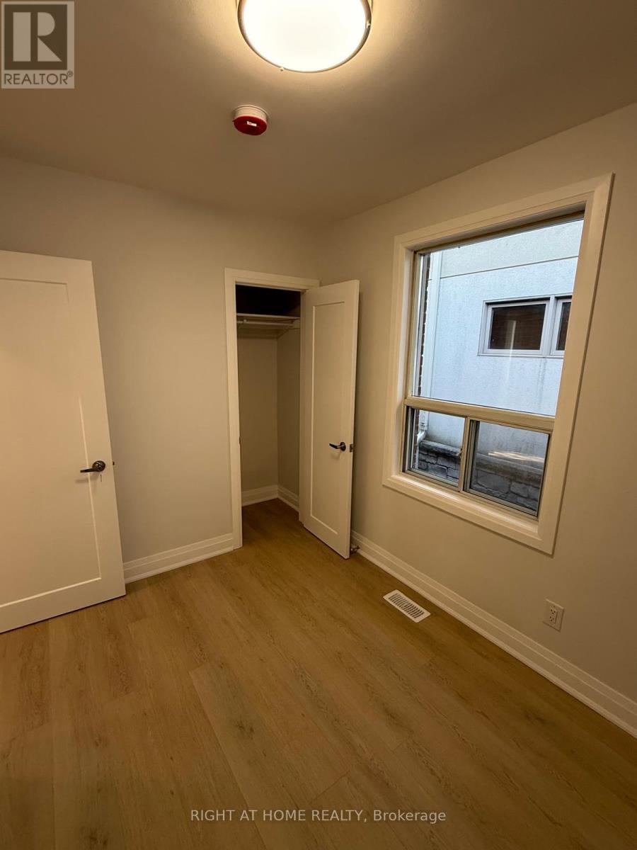 Main - 156 Westside Drive, Oakville, Ontario  L6K 1P3 - Photo 9 - W12656684