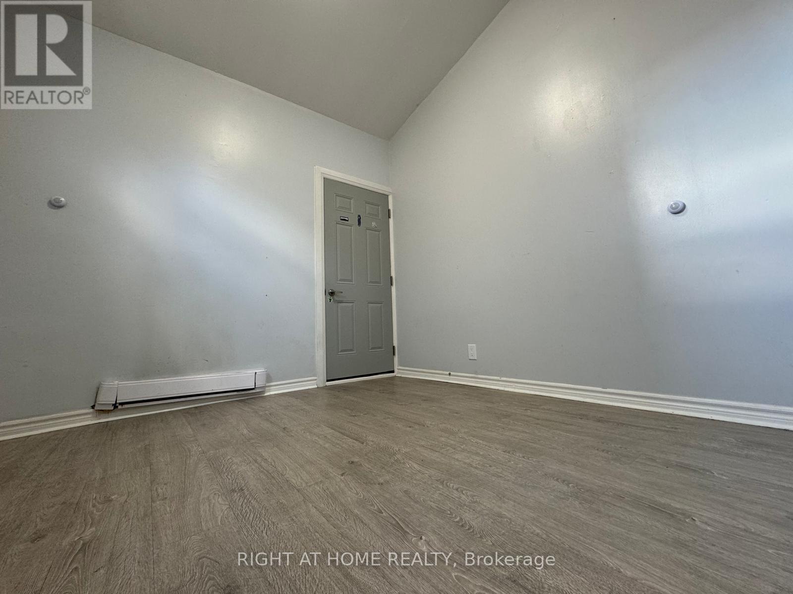 Lower - 2 Emerson Avenue, Toronto, Ontario  M6H 3S8 - Photo 4 - W12656692