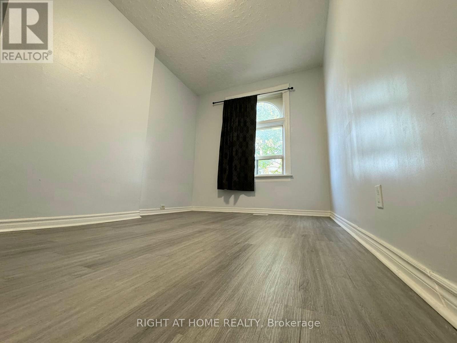 Lower - 2 Emerson Avenue, Toronto, Ontario  M6H 3S8 - Photo 5 - W12656692