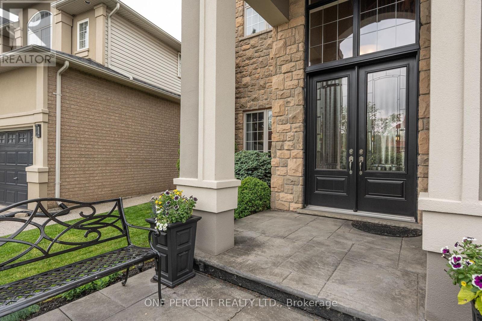 194 Joshua Avenue, Hamilton, Ontario  L9K 1R7 - Photo 4 - X12656546