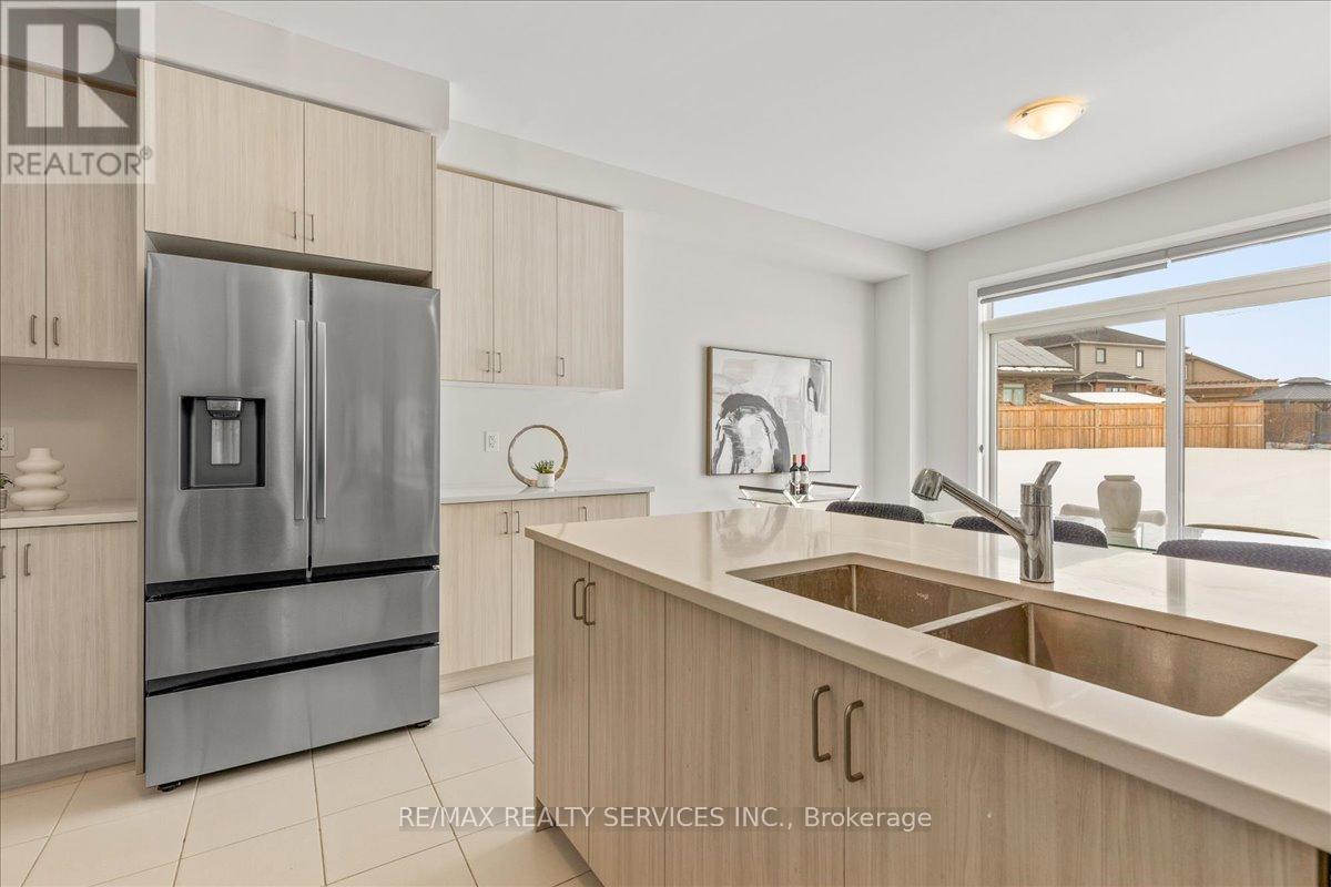 478 Robert Woolner Street, North Dumfries, Ontario  N0B 1E0 - Photo 12 - X12656588