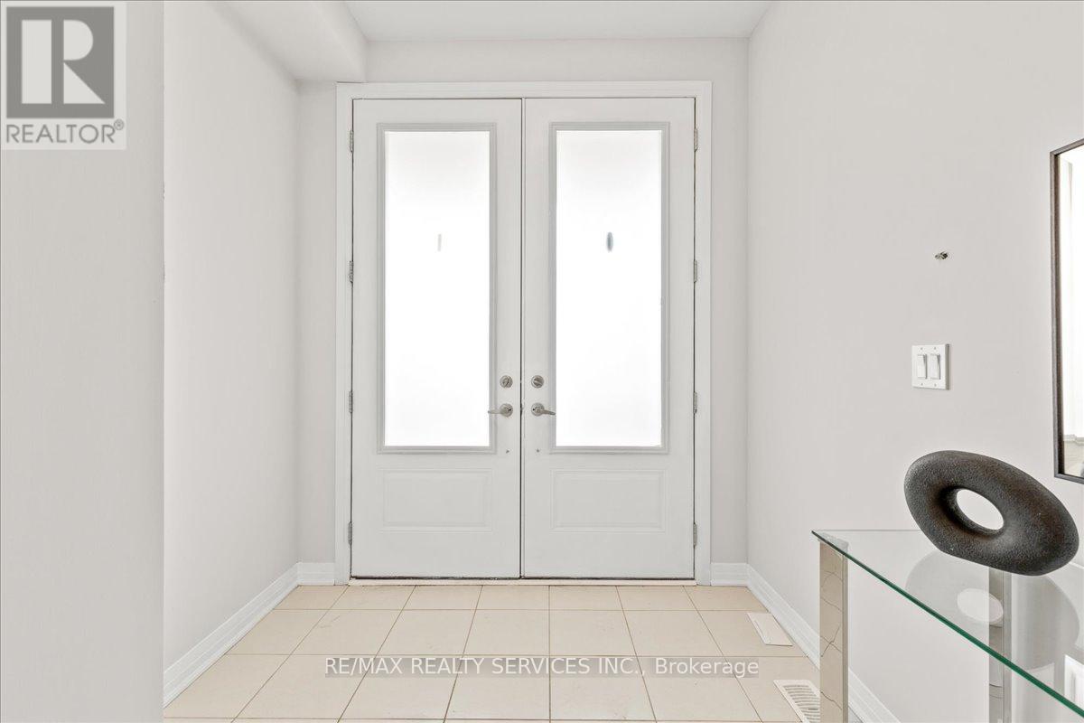 478 Robert Woolner Street, North Dumfries, Ontario  N0B 1E0 - Photo 3 - X12656588