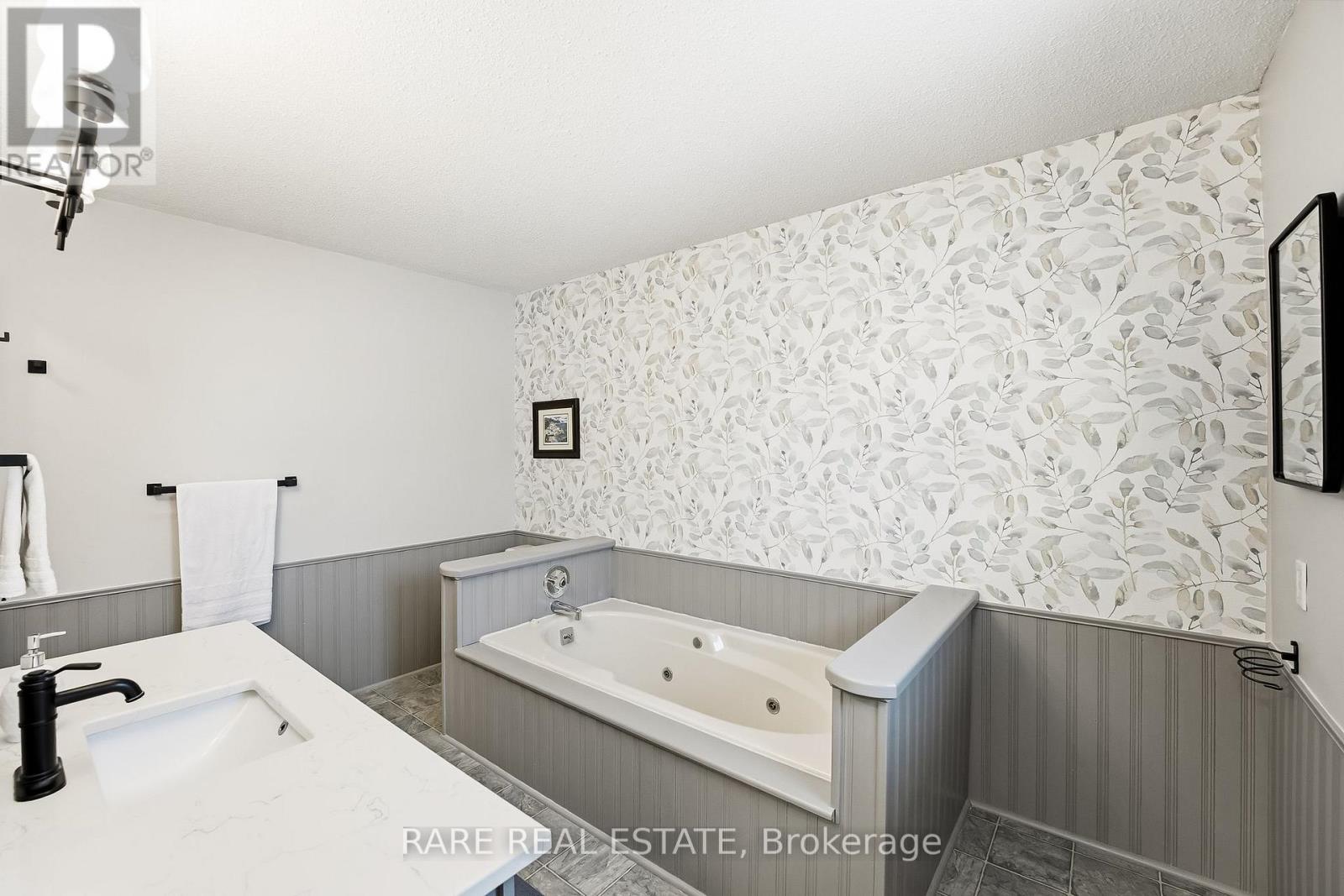 86 O'reilly Lane, Kawartha Lakes, Ontario  K0M 2C0 - Photo 18 - X12656646