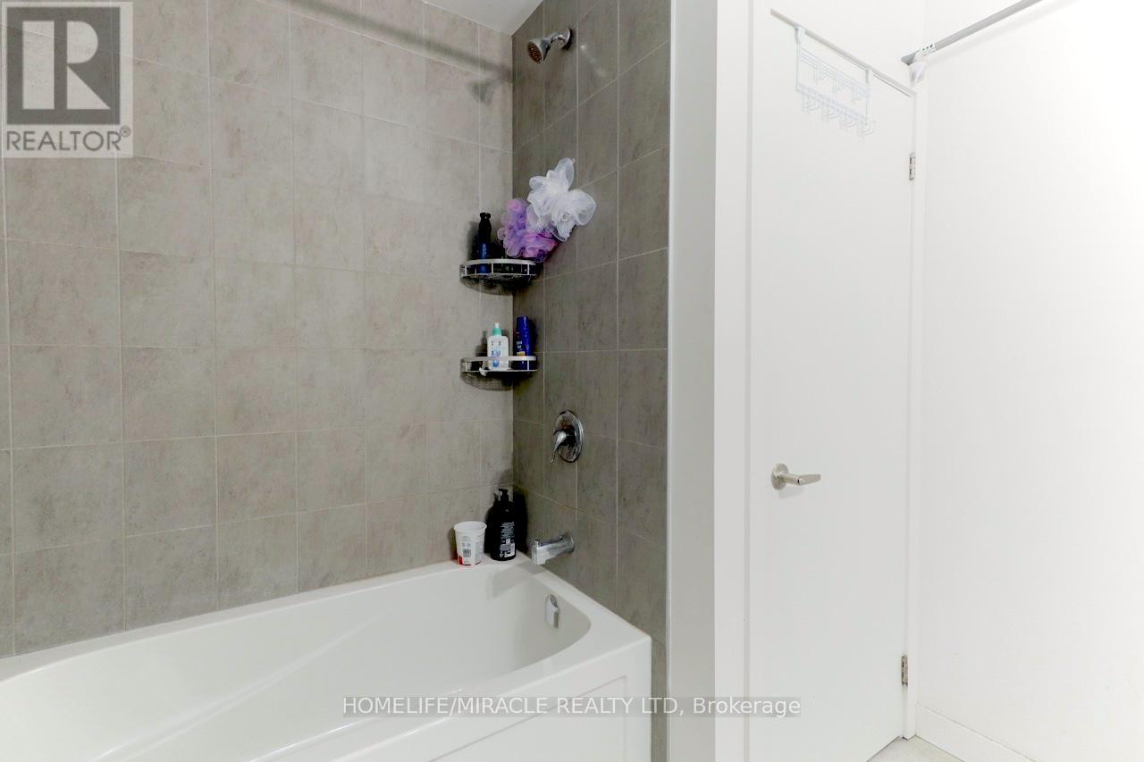 105 Pony Way, Kitchener, Ontario  N2R 0R8 - Photo 17 - X12656654