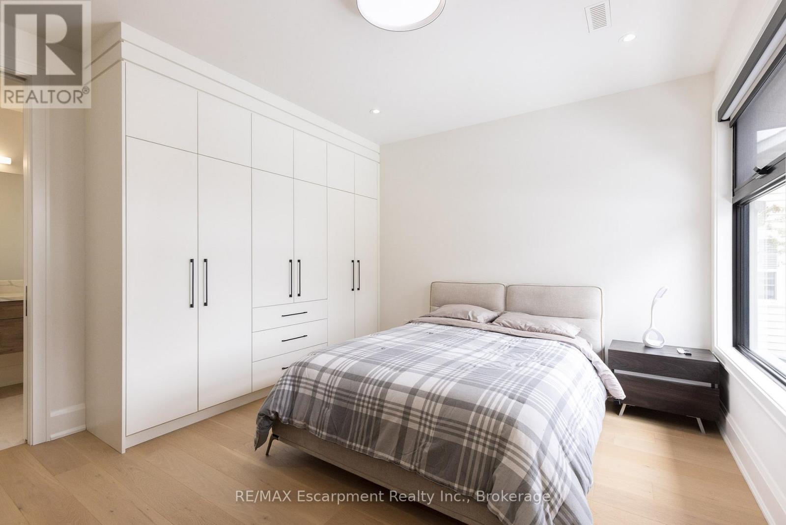 540 Patricia Drive, Oakville, Ontario  L6K 1M2 - Photo 29 - W12656770