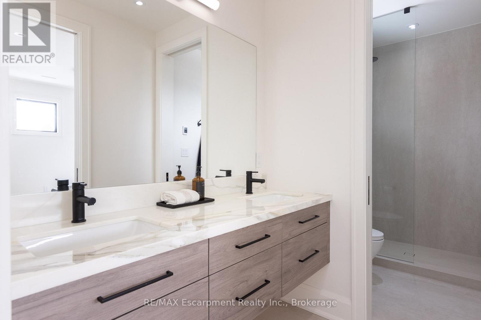 540 Patricia Drive, Oakville, Ontario  L6K 1M2 - Photo 30 - W12656770