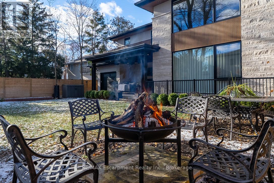 540 Patricia Drive, Oakville, Ontario  L6K 1M2 - Photo 48 - W12656770