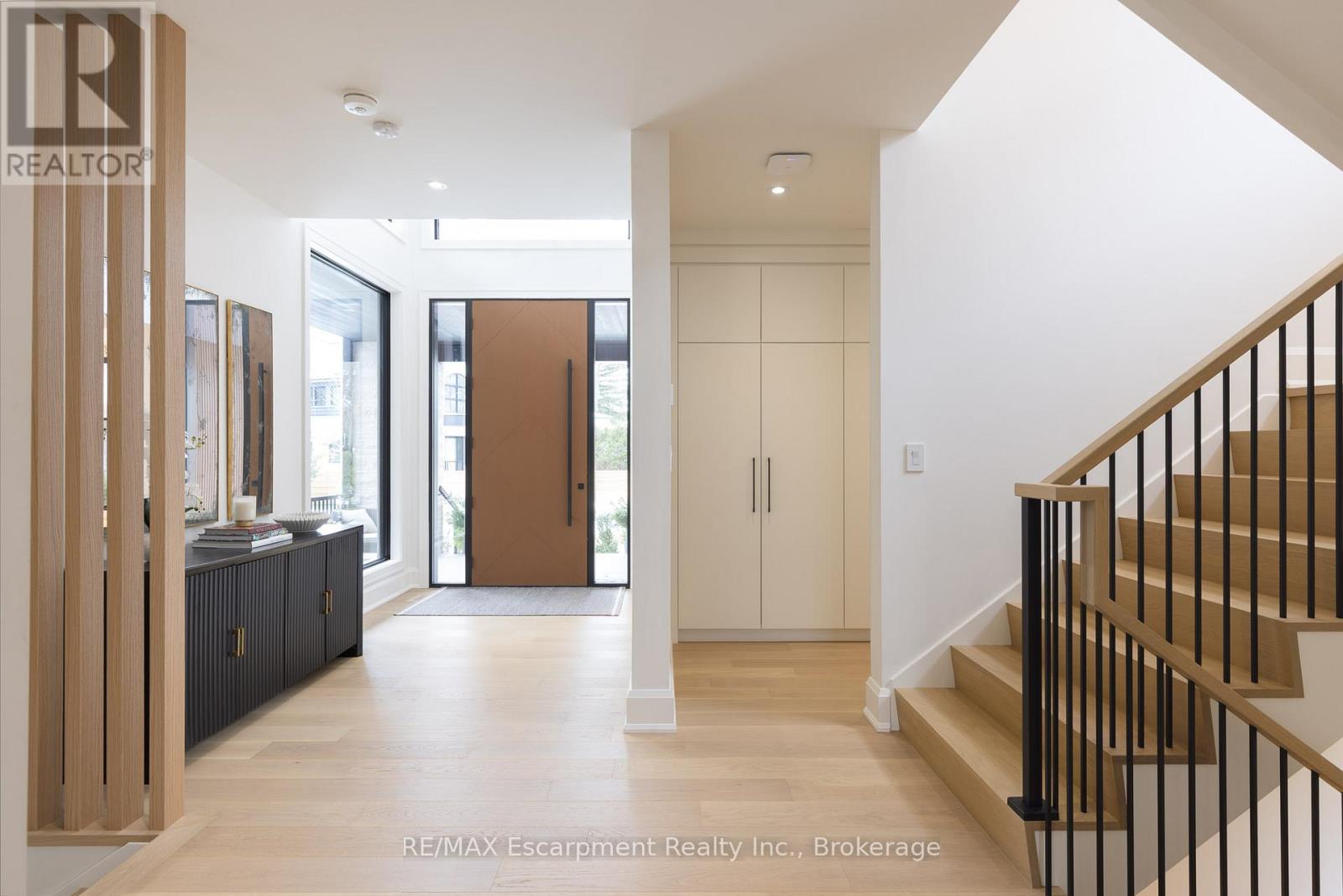 540 Patricia Drive, Oakville, Ontario  L6K 1M2 - Photo 6 - W12656770