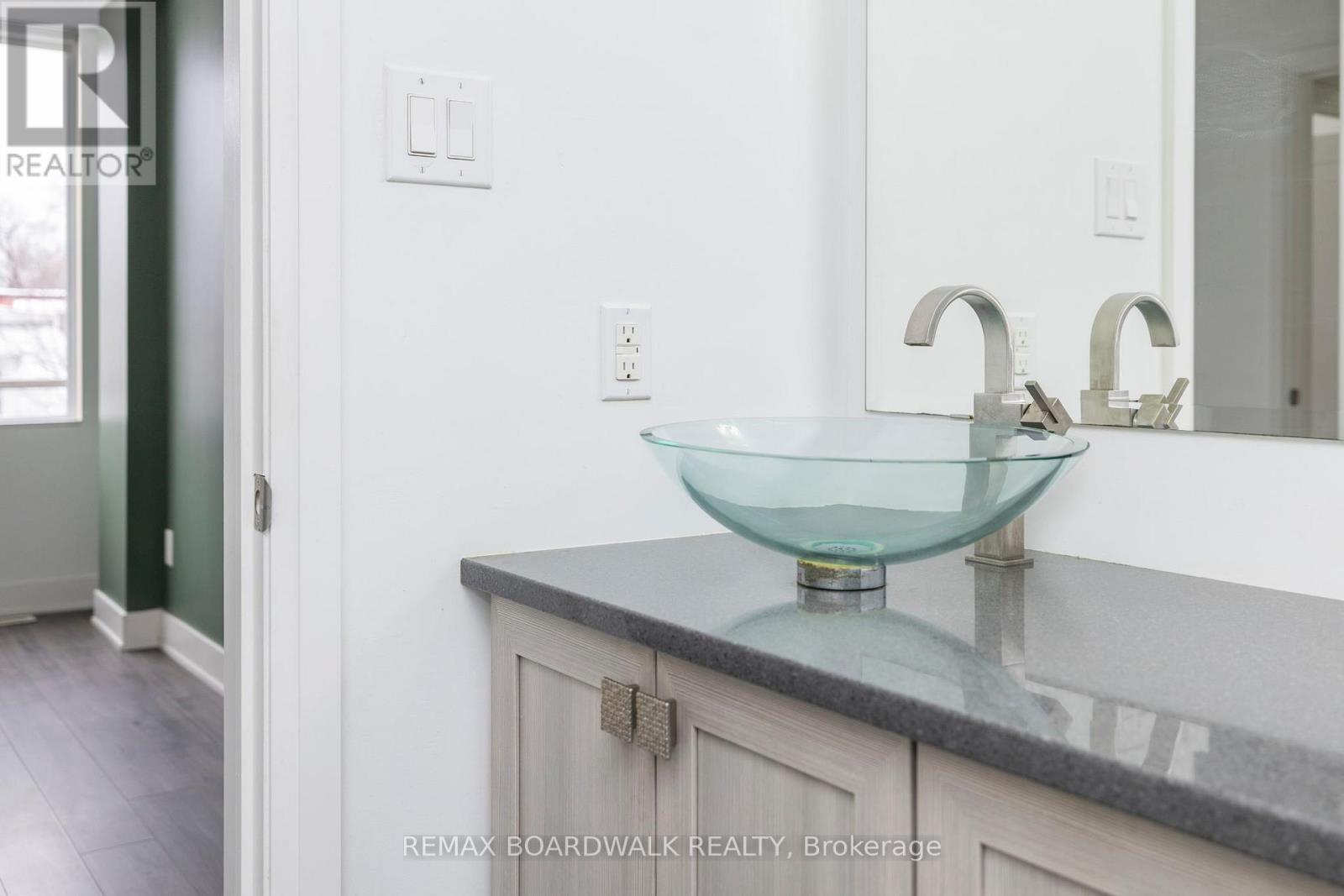 104 Holmwood Avenue, Ottawa, Ontario  K1S 5V1 - Photo 18 - X12656718