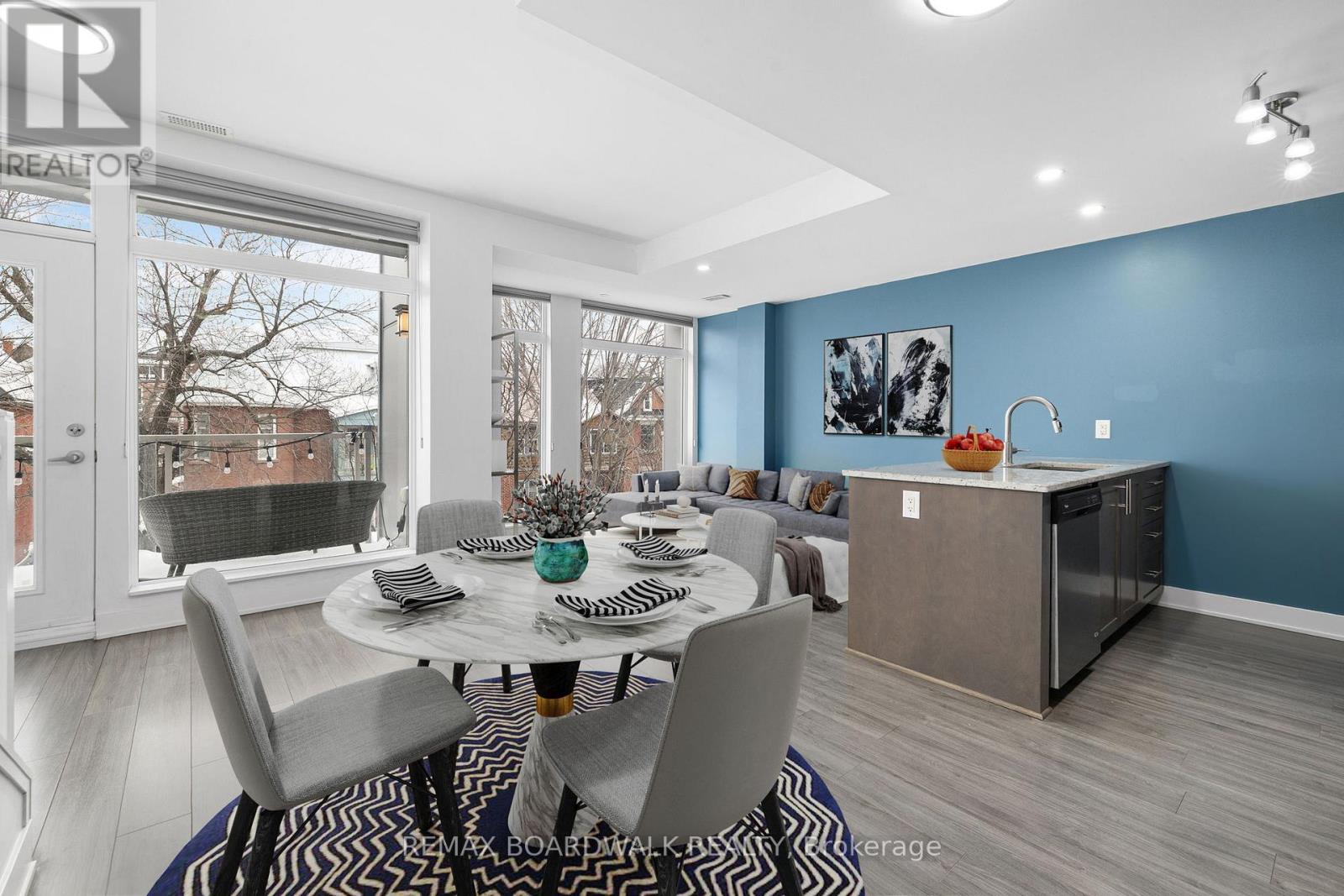 104 Holmwood Avenue, Ottawa, Ontario  K1S 5V1 - Photo 3 - X12656718