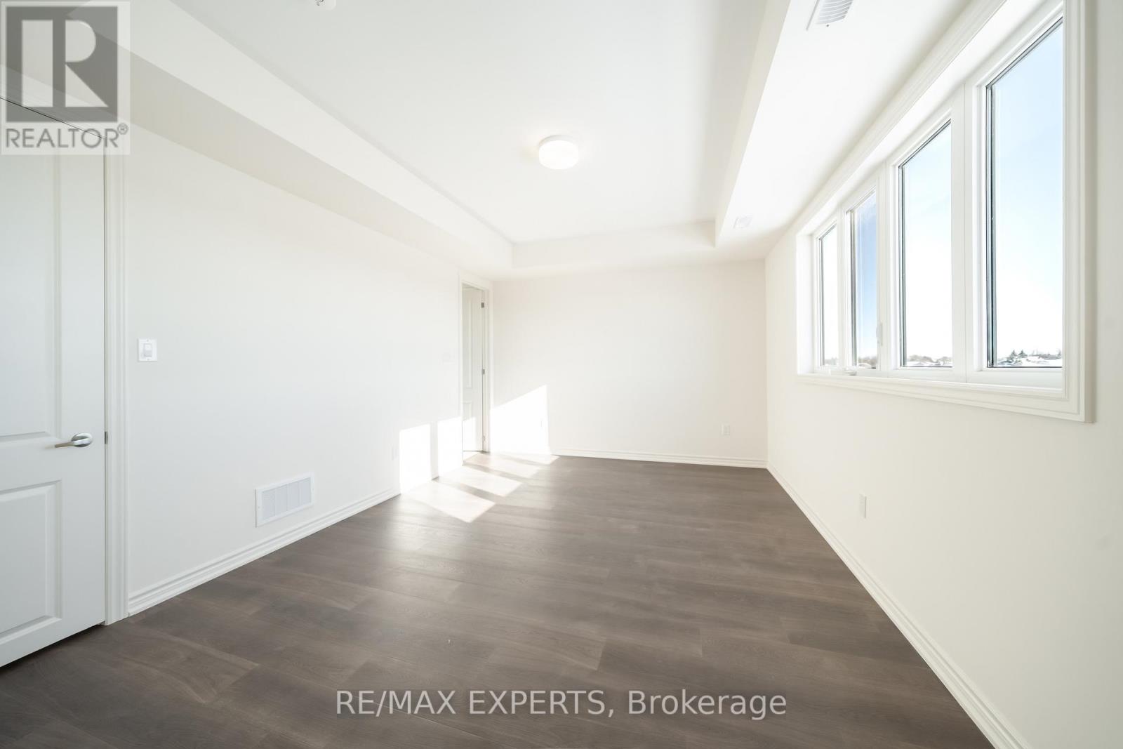 #2nd Flr - 54 Debois Street, Kawartha Lakes, Ontario  K9V 0S5 - Photo 23 - X12656446