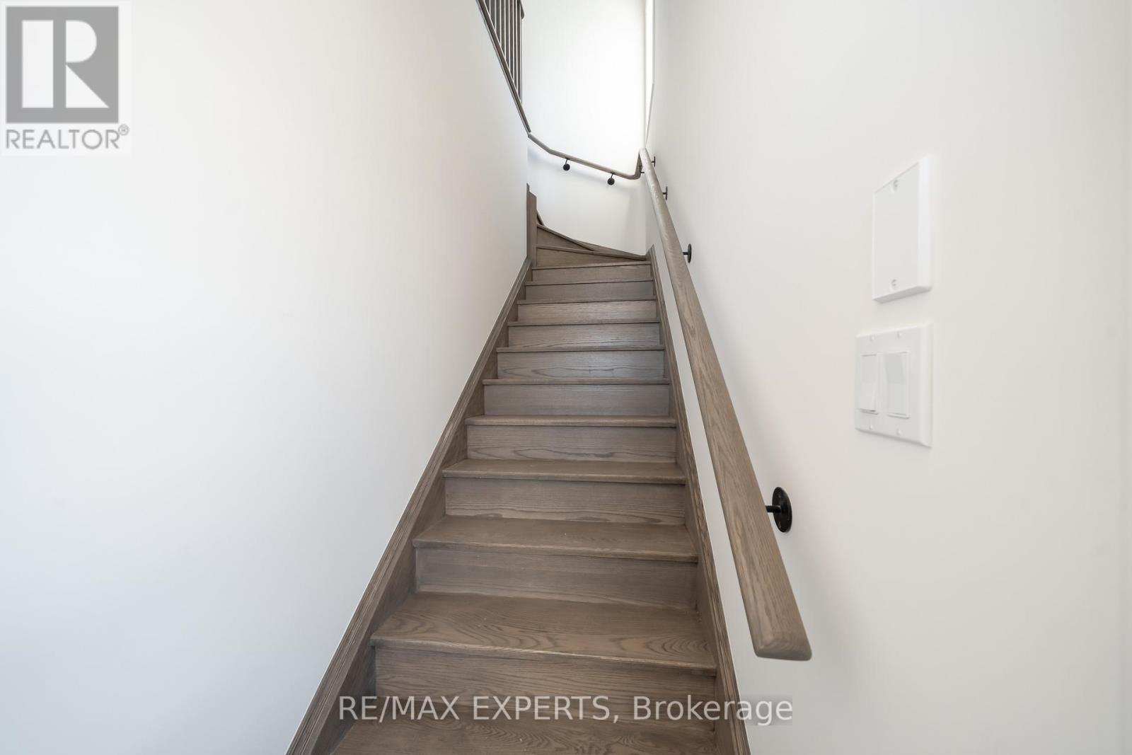 #2nd Flr - 54 Debois Street, Kawartha Lakes, Ontario  K9V 0S5 - Photo 2 - X12656446