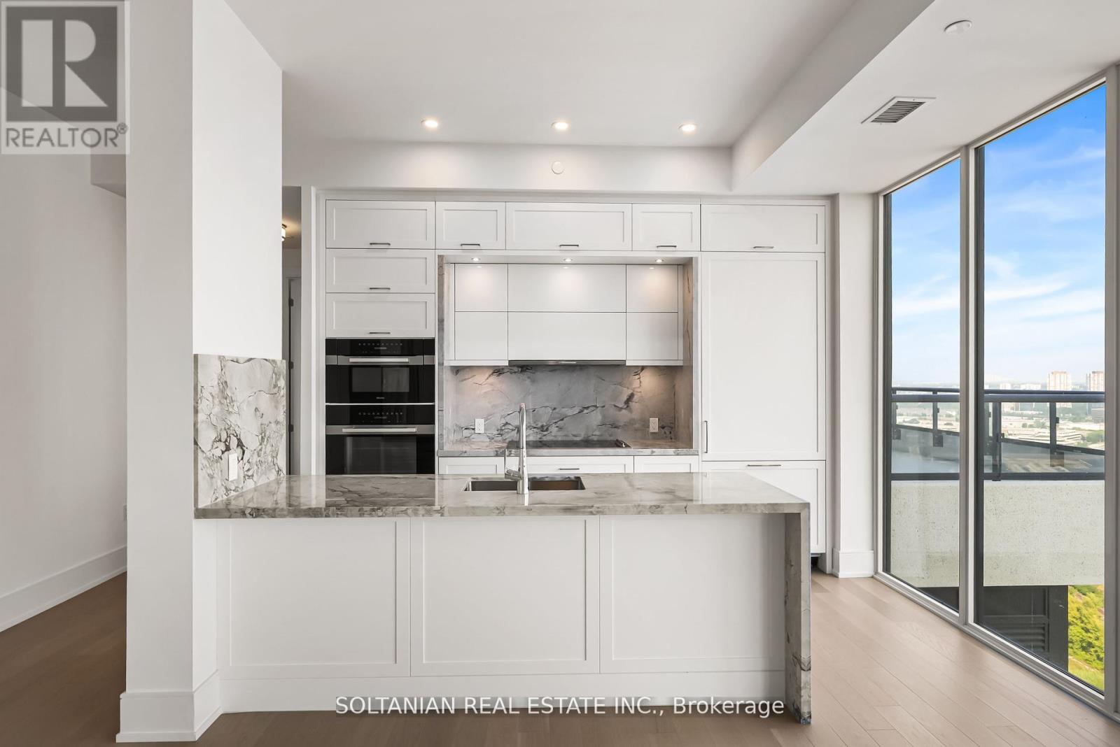 3204 - 10 Inn On The Park Drive, Toronto, Ontario  M3C 0P9 - Photo 6 - C12656714