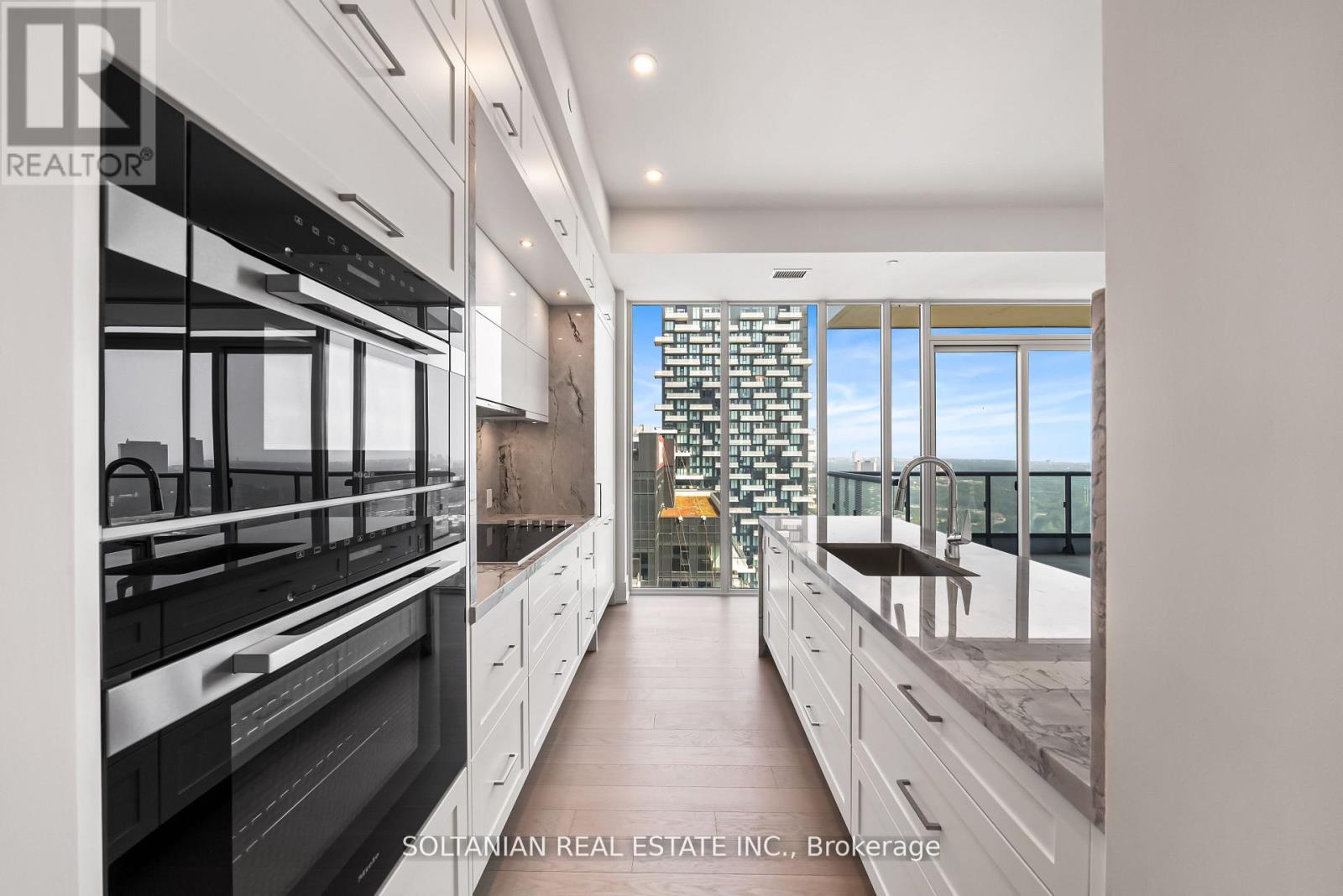 3204 - 10 Inn On The Park Drive, Toronto, Ontario  M3C 0P9 - Photo 7 - C12656714