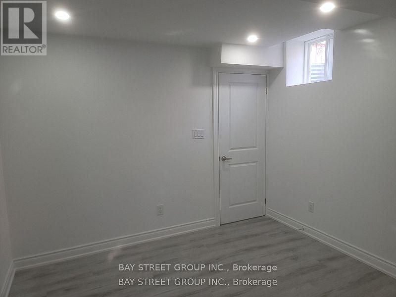 Unit 2 - 43 Herefordshire Crescent, Newmarket, Ontario  L9N 0B7 - Photo 13 - N12656724