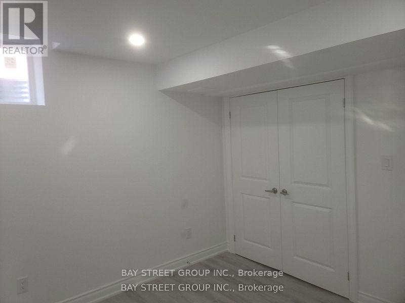 Unit 2 - 43 Herefordshire Crescent, Newmarket, Ontario  L9N 0B7 - Photo 14 - N12656724