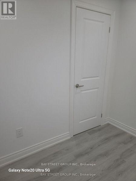 Unit 2 - 43 Herefordshire Crescent, Newmarket, Ontario  L9N 0B7 - Photo 15 - N12656724