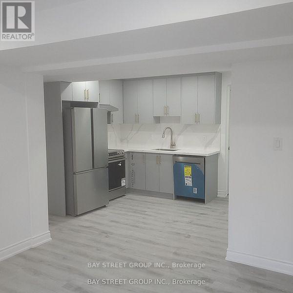 Unit 2 - 43 Herefordshire Crescent, Newmarket, Ontario  L9N 0B7 - Photo 6 - N12656724