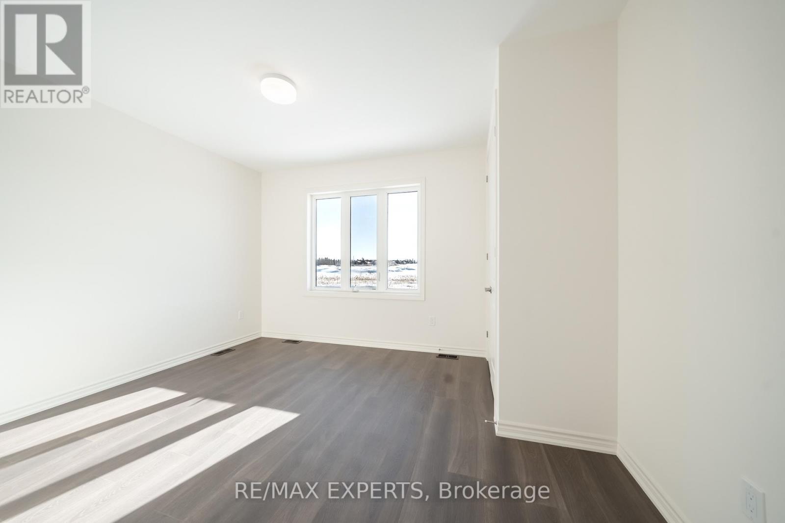 #main - 54 Debois Street, Kawartha Lakes, Ontario  K9V 0S5 - Photo 9 - X12656436