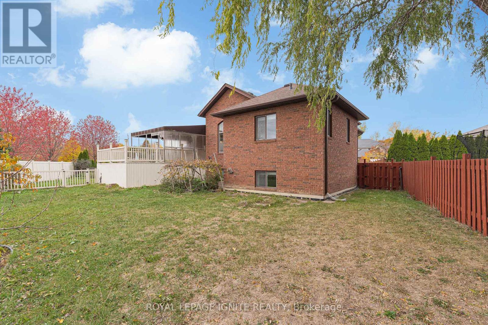 9617 Manitou Crescent, Windsor, Ontario  N8P 1H9 - Photo 10 - X12656544