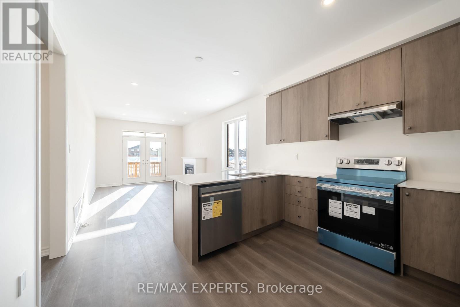 #main - 54 Debois Street, Kawartha Lakes, Ontario  K9V 0S5 - Photo 2 - X12656436