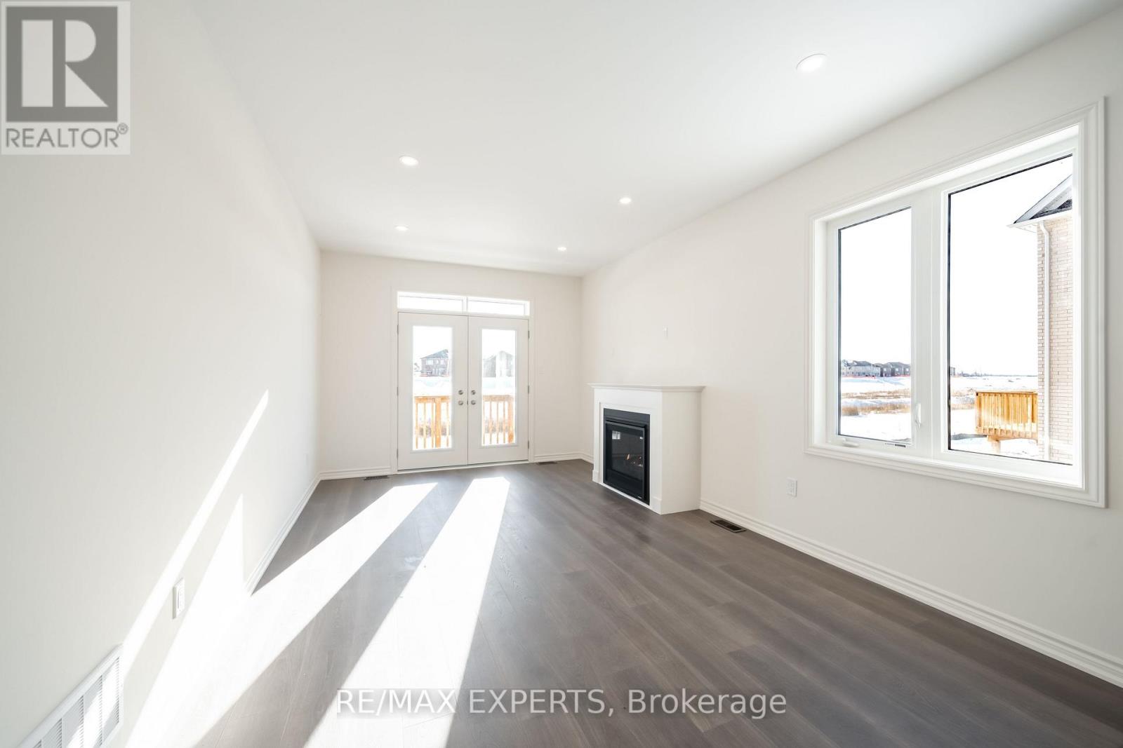 #main - 54 Debois Street, Kawartha Lakes, Ontario  K9V 0S5 - Photo 4 - X12656436