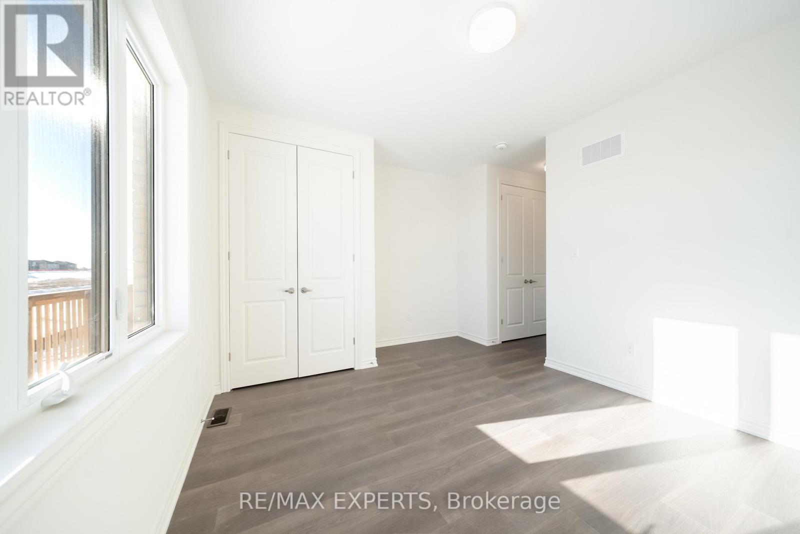 #main - 54 Debois Street, Kawartha Lakes, Ontario  K9V 0S5 - Photo 10 - X12656436