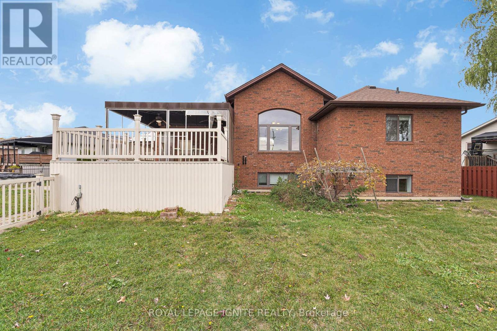 9617 Manitou Crescent, Windsor, Ontario  N8P 1H9 - Photo 8 - X12656544