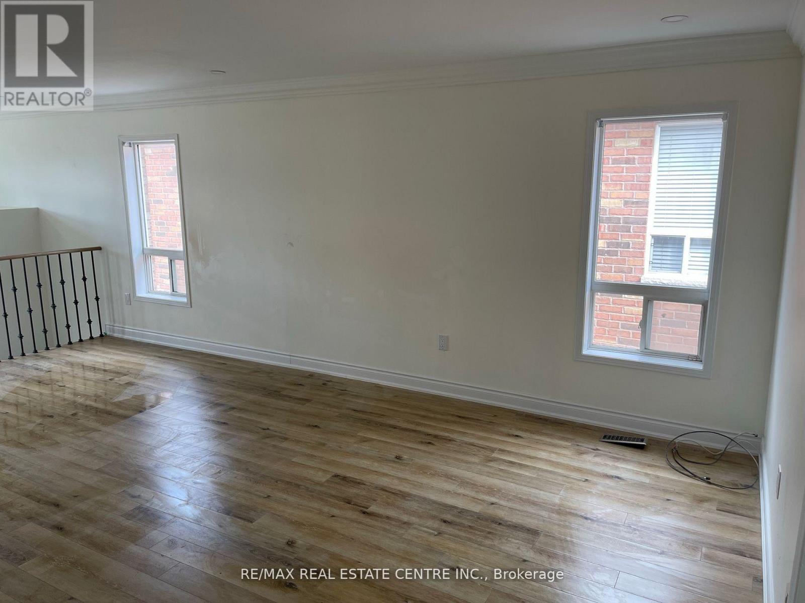 204 Van Scott (Upper) Drive, Brampton, Ontario  L7A 1V8 - Photo 8 - W12656740