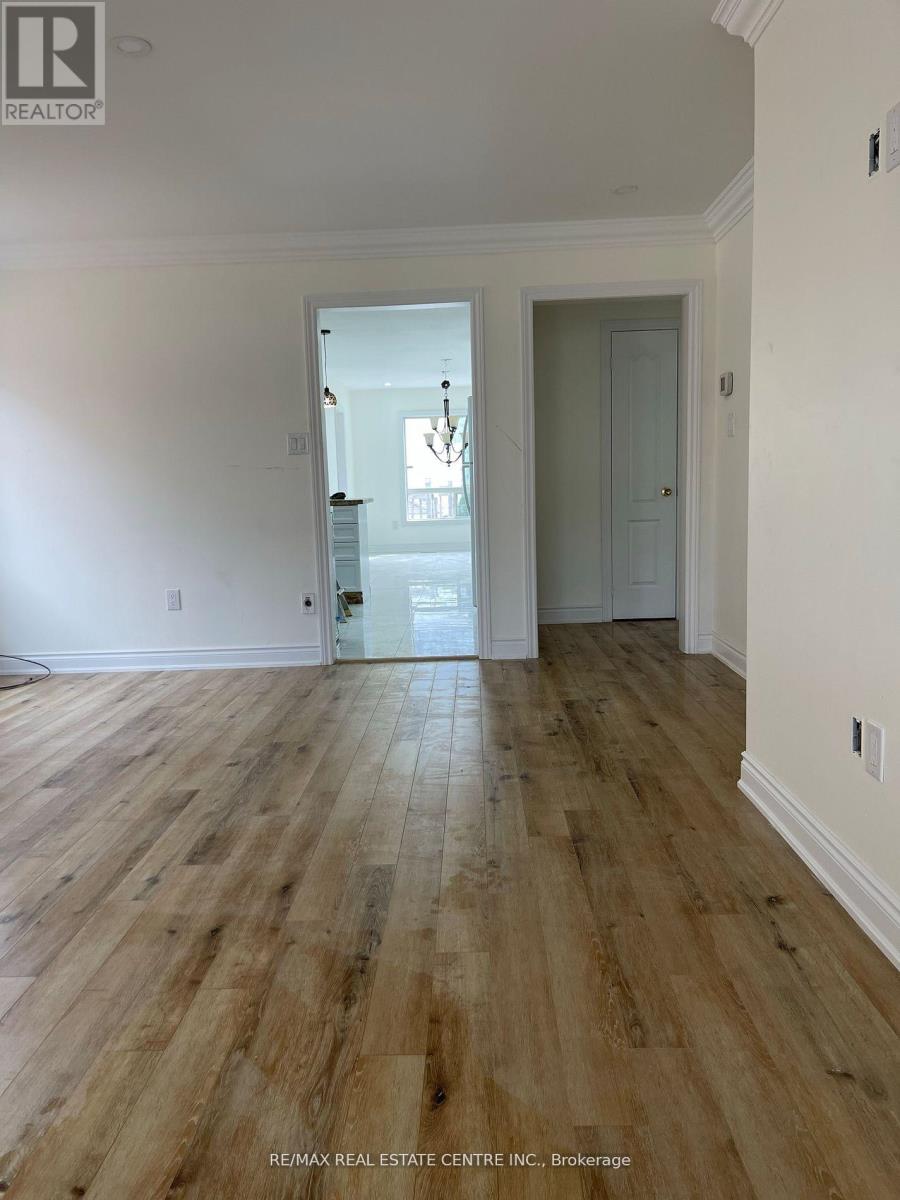 204 Van Scott (Upper) Drive, Brampton, Ontario  L7A 1V8 - Photo 9 - W12656740