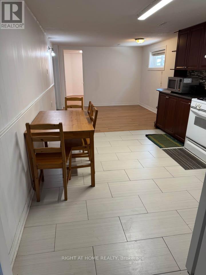 B - 190 Cabana Drive, Toronto, Ontario  M9L 1L3 - Photo 4 - W12656780