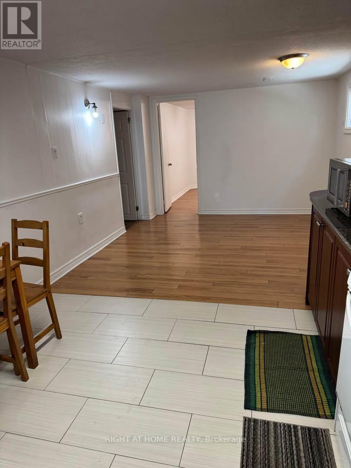 B - 190 Cabana Drive, Toronto, Ontario  M9L 1L3 - Photo 6 - W12656780