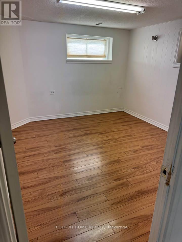 B - 190 Cabana Drive, Toronto, Ontario  M9L 1L3 - Photo 7 - W12656780