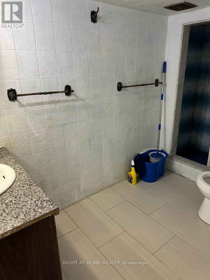 B - 190 Cabana Drive, Toronto, Ontario  M9L 1L3 - Photo 8 - W12656780